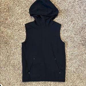 Boys sleeves fleece top.